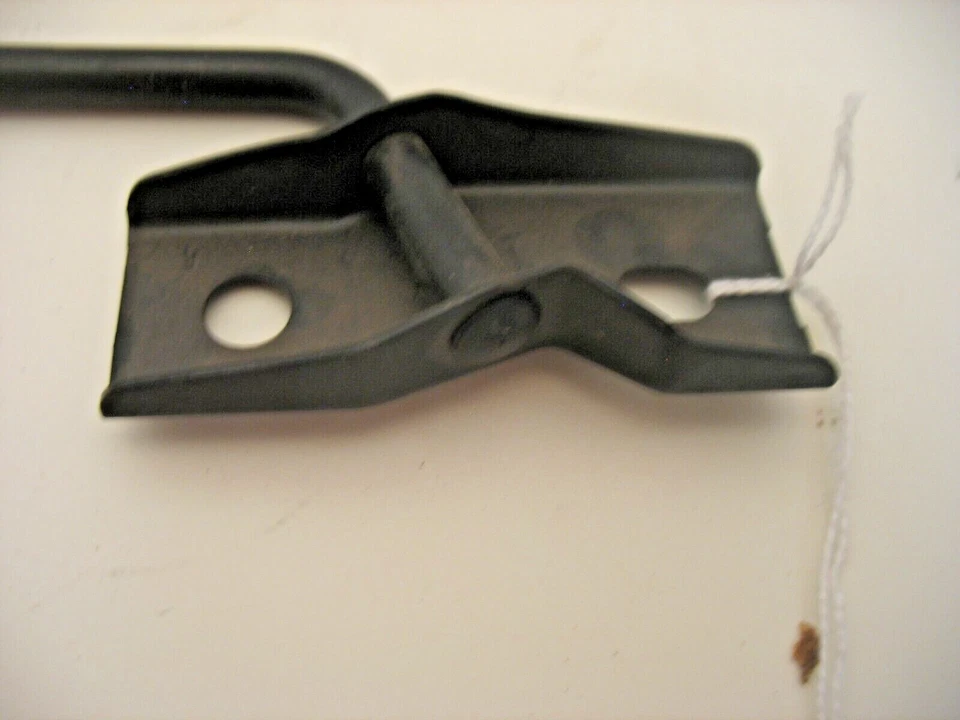 NUEVO NOS GM #14086657 BARRA DE SOPORTE DE CAPÓ 1987 CHEVY CAVALIER Foto 3 de 4