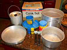 VINTAGE 15 PIECE US CAMPER #45-25 ALUMINUM CAMP COOK SET WITH BOX AND BONUS