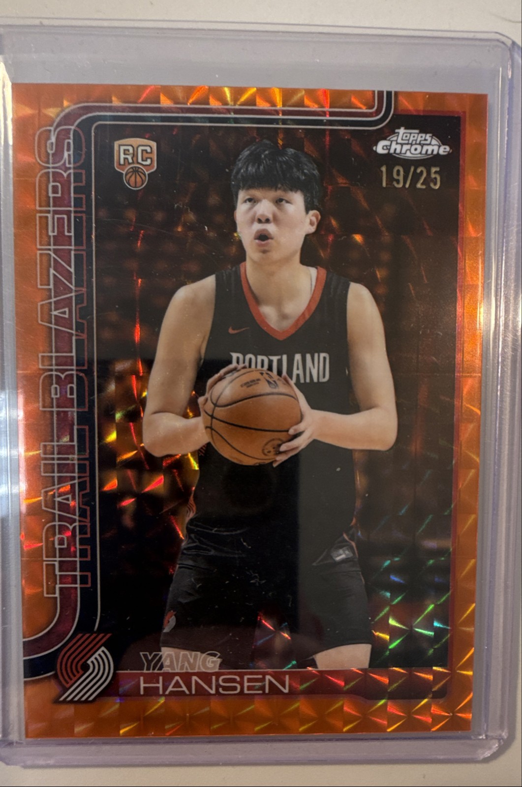 2025-26 Topps Sapphire - Yang Hansen #266 Orange Pulsar Refractor /25 (RC)