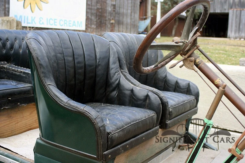 The speedster sits four in leather armchairs.