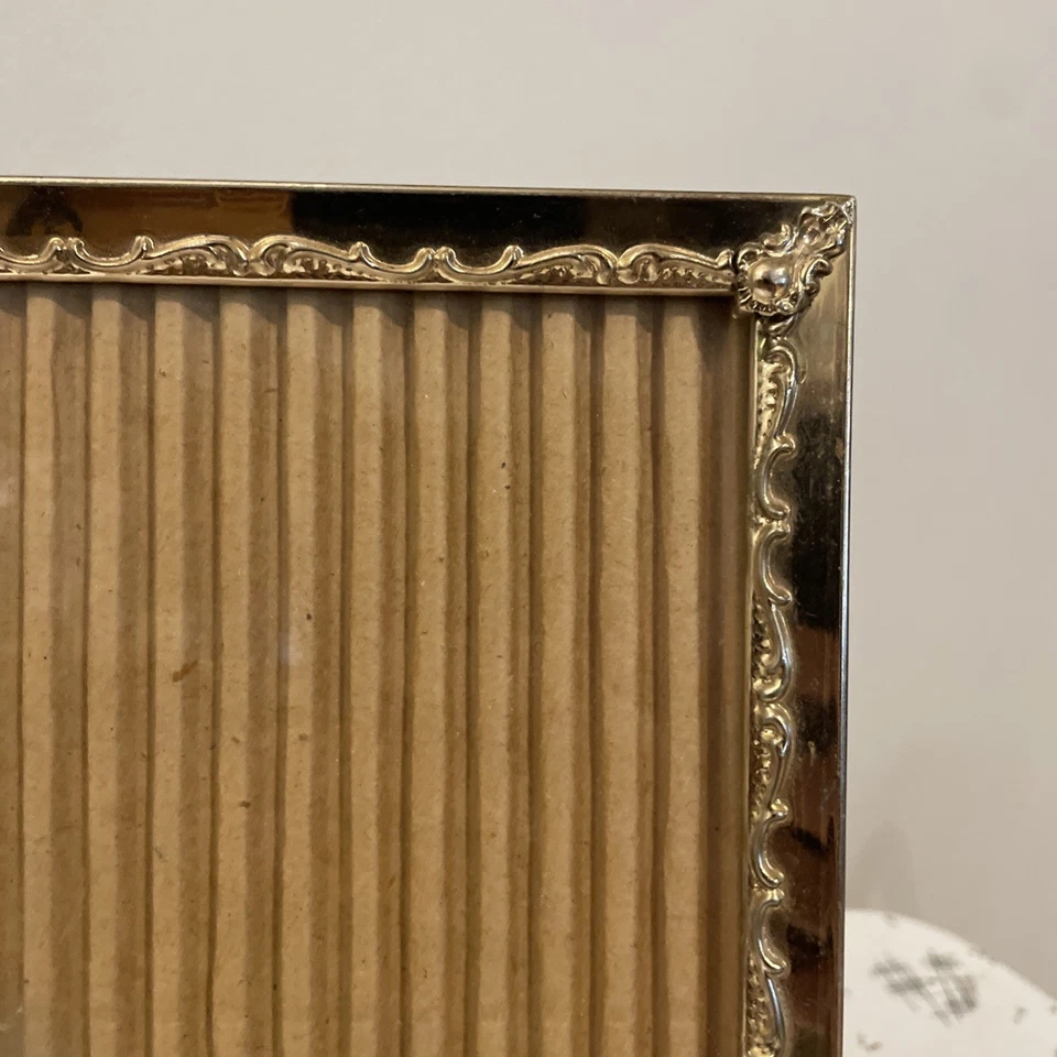 Antiguo marco de fotos ornamentado grabado latón 7x9 floral decoración provincia francesa Foto 2 de 4