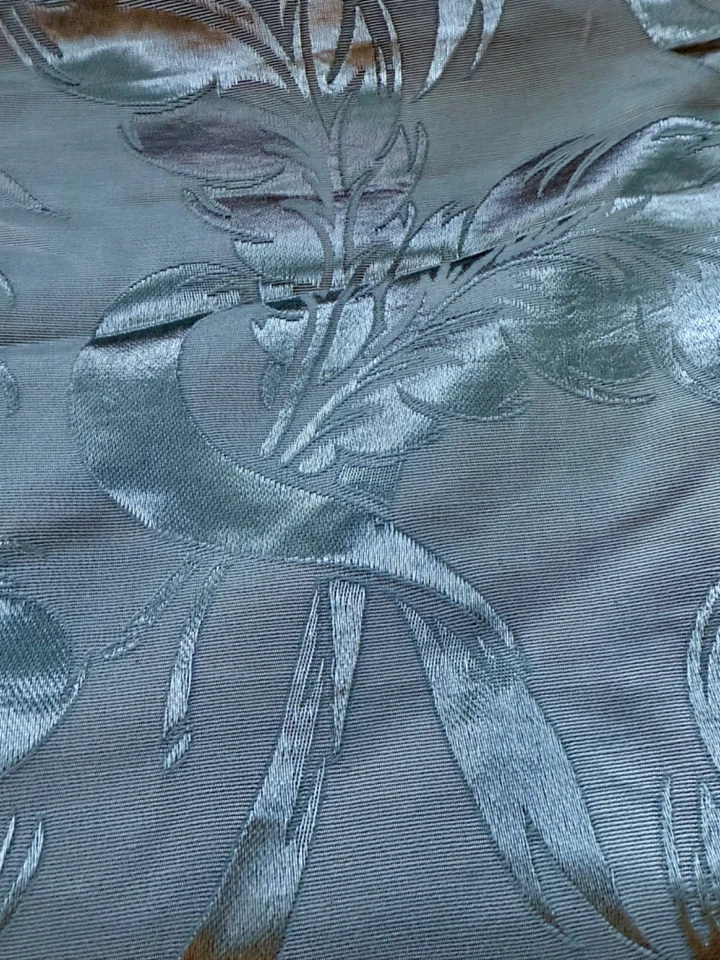 Tela Art Deco Plateada Hollywood Regency Plumas de Avestruz Brocado Satinado Vintage Foto 3 de 4
