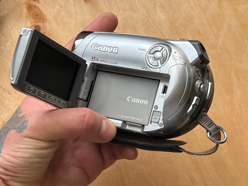 Camcorder CANON / Video Recorder - Picture 17 of 17