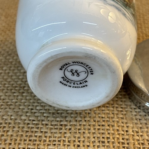 Beautiful Royal Worcester Egg Coddler in Birds - Picture 4 of 4