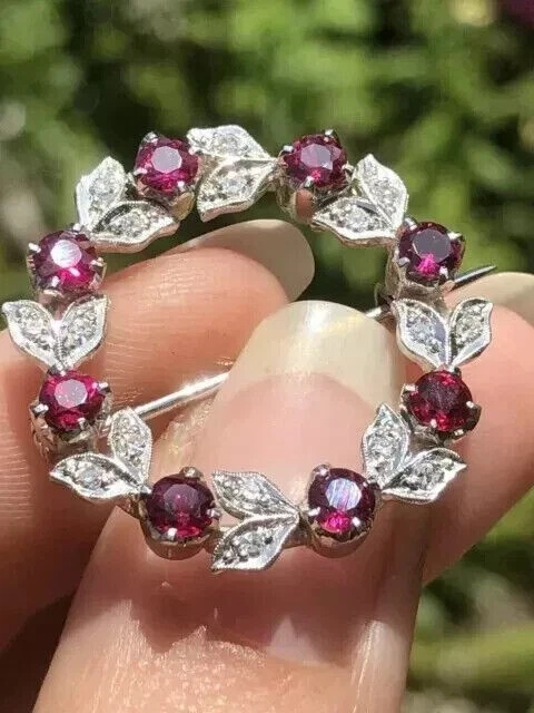 Broche prendedor para mujer 2,00 quilates corte redondo simulado rosa rubí chapado en oro blanco de 14 quilates Foto 2 de 4