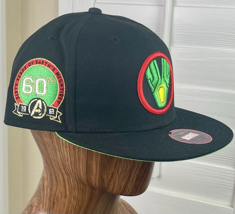 Boné ajustável exclusivo Marvel 60th Anniversary Vision 60th Patch - Tamanho 7 3/4 - Imagem 3 de 4