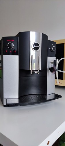 Jura IMPRESSA C65 Platinum 16 Tassen Kaffeevollautomat