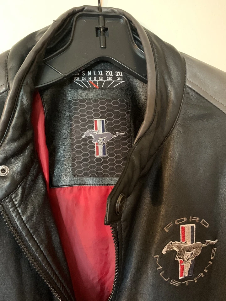 Chaqueta plisada para motocicleta Ford Mustang  Foto 3 de 4