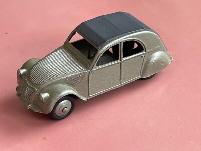 Dinky Toys N°24T Citroën 2 CV - Un Feu - Toit Repeint - Échelle 1/43 - Zamak - Occasion