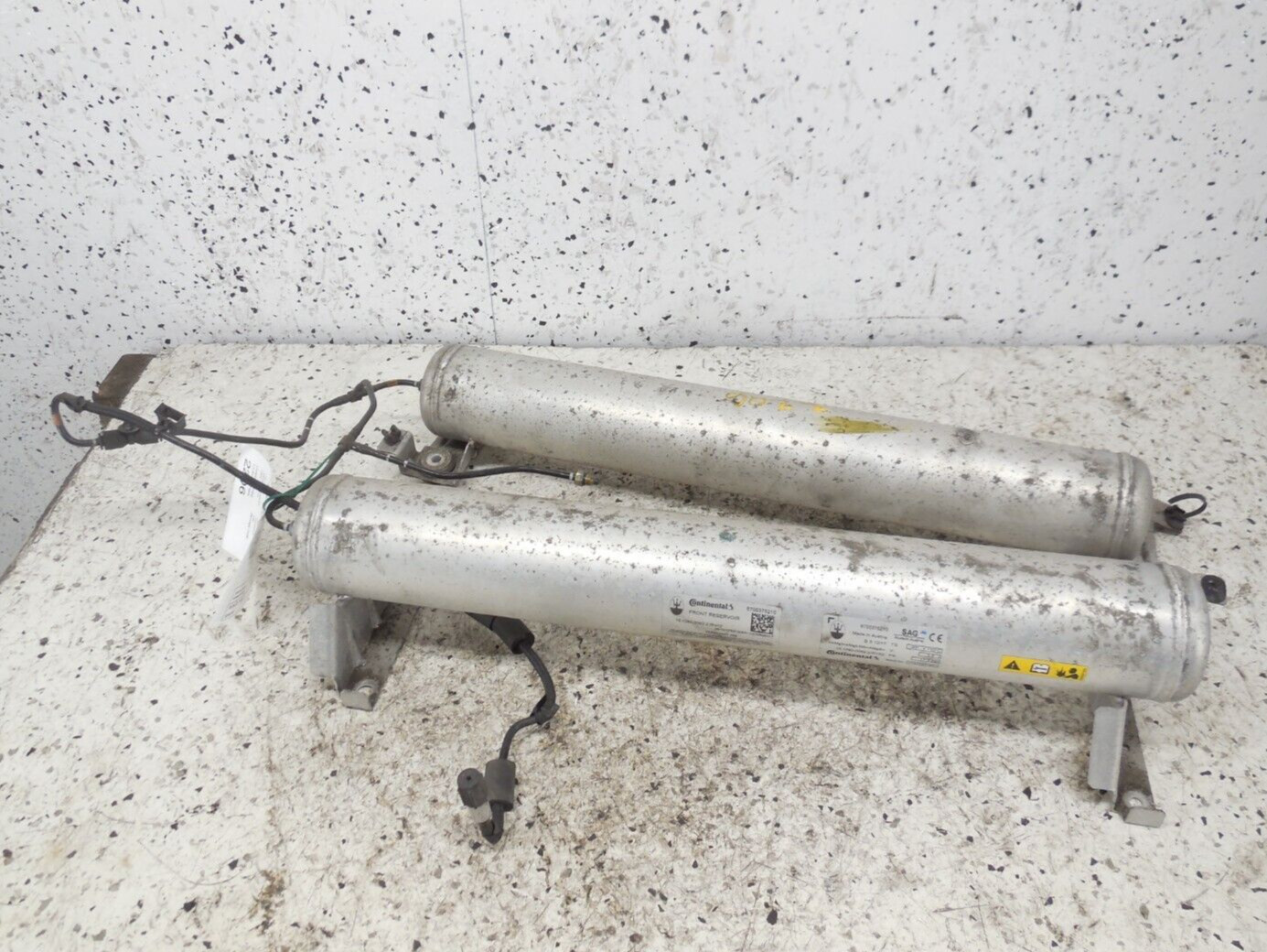 2017 17 Maserati Levante 3.0L Rear Air Suspension Tank Reservoir Pair OEM AWD
