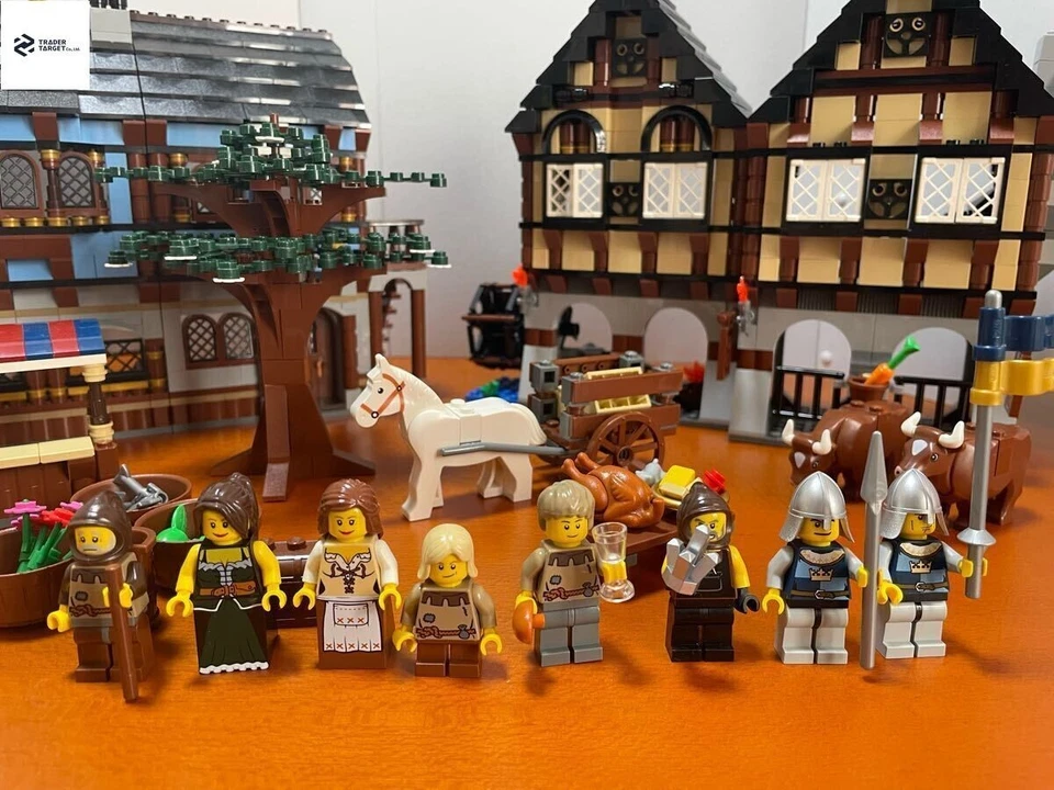 LEGO Castle Fantasy Era Medieval Market Village 10193 In 2009 Used W/Manuals - Image 2 of 4