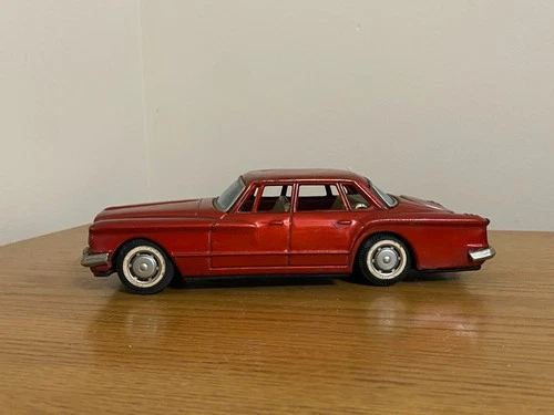 Bandai Tin Toy Friction Car Plymouth Valiant WA-91