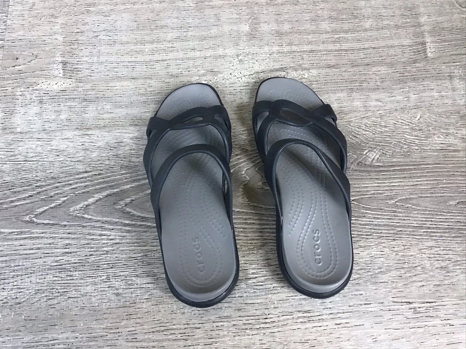 Sandalia CROCS para mujer talla 7 Patricia cuña cómoda deslizable negra gris 202497 Foto 4 de 4