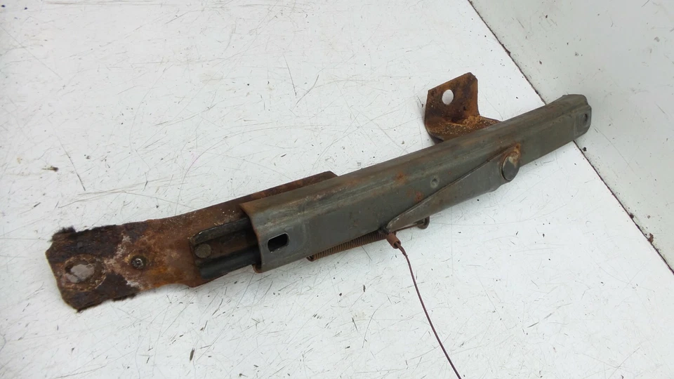 82-92 CAMARO FIREBIRD ORIGINAL GM PASSENGER RH SIDE SEAT TRACKS - Image 2 of 4