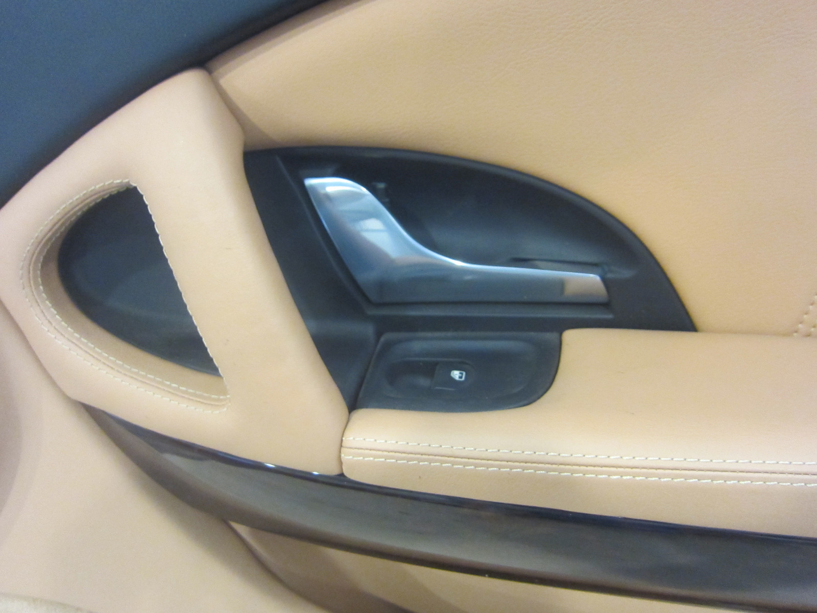 Maserati Quattroporte - RH Front Inside Door Panel.Beige & Black. Part# 66936600