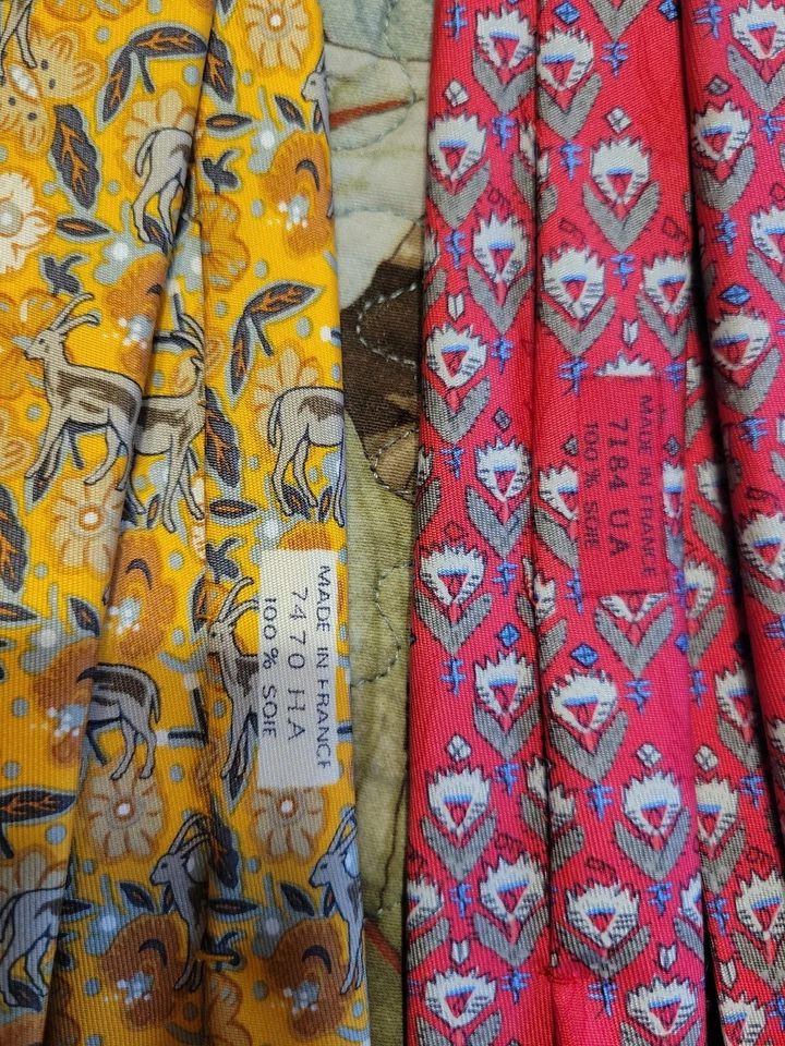 2 lindas gravatas Hermes feitas na França de seda raras costuradas à mão animais e plantas - Imagem 2 de 4
