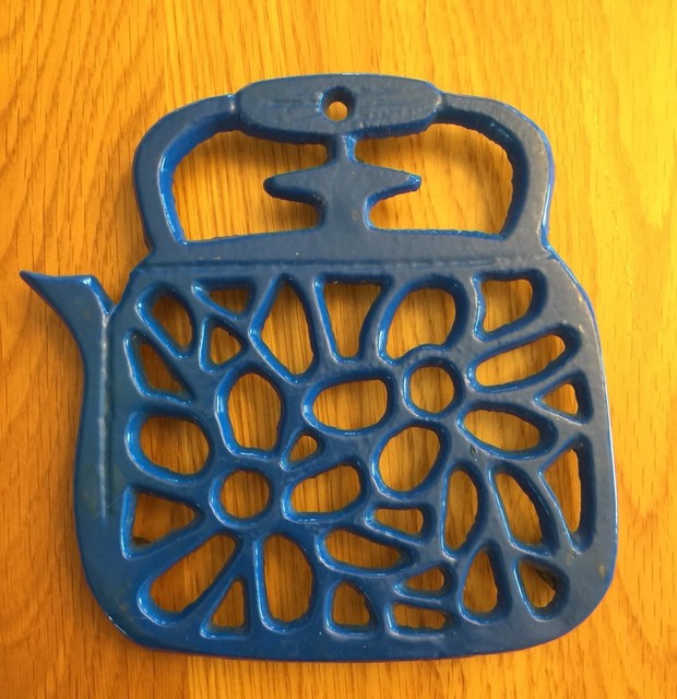 Blue Cast Iron Metal Teapot Shaped Kitchen Trivet Pot Holder Wall
