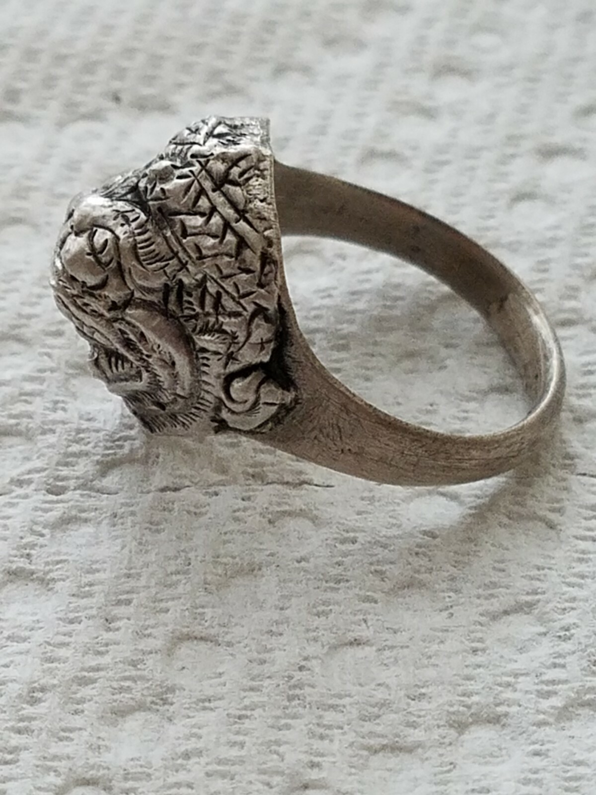 VINTAGE Hand Carved Aluminum Metal Thailand Temple Guardian Lion Mans Ring Med
