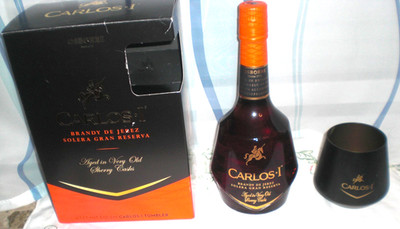 Weinbrand Carlos I Brandy Jerez intensiv Cognac Eichenfass 0,7l+Set+Metallbecher