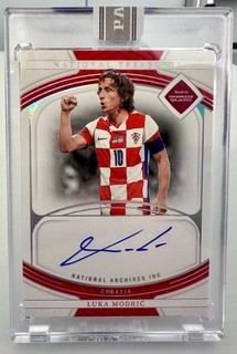 2022 Panini National Treasures Fifa Road to World Cup Luka Modric Auto 1 of 1