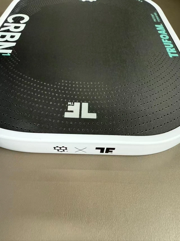 Paleta Pickleball CRBN Trufoam Genesis 1 mango largo con cubierta Foto 3 de 4