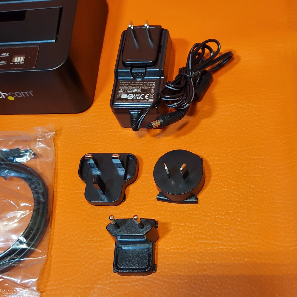 StarTech USB 3.0 eSATA Duplicator Dock For 2.5" And 3.5" SATA SSD And HDD Drives - Image 4 of 4