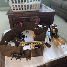 VINTAGE TIM MEE TOYS  FORT WEST  WESTERN COWBOYS  INDIANS PLAYSET 1270