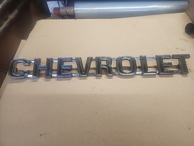 CHEVROLET 1973-79 TRUCK TAILGATE EMBLEM CHEYENNE 326104 C10 20 30 GM 74 75 76 77