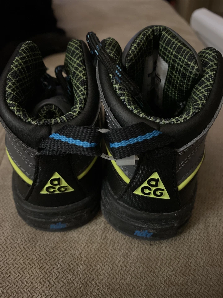 Nike Woodside 2 High ACG Toddler Boots Black Dark Gray Volt 524874 002 Size 4C - Image 4 of 4