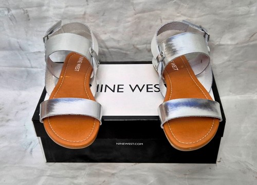 Impresionantes sandalias NINE WEST Sage blancas plateadas planas gruesas con tiras precio de venta sugerido por el fabricante 59 GBP - Imagen 2 de 9