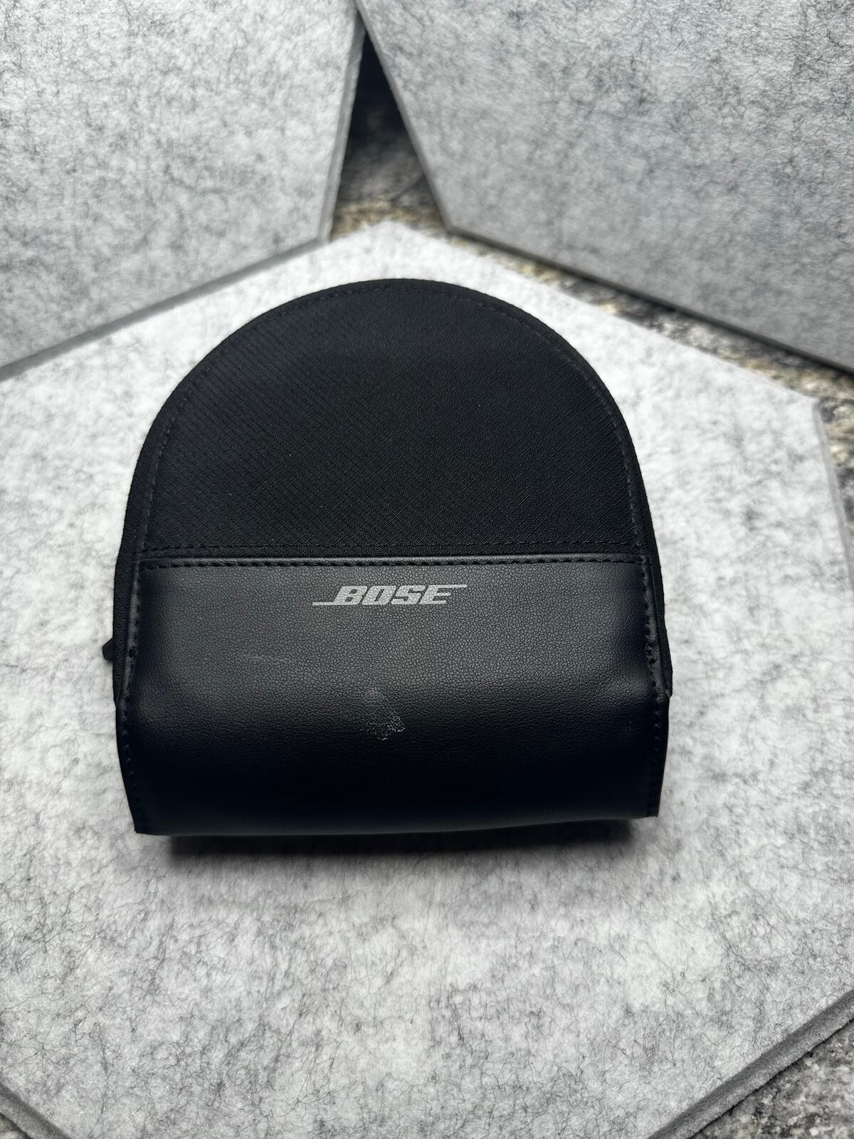 BOSE Headphone Case Fabric with Leather Protection  -image