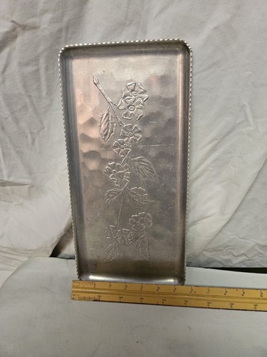 Vintage Hammered Aluminum Tray Dogwood Flowers Serving Platter 11 x 5 1/2" - Picture 3 of 4