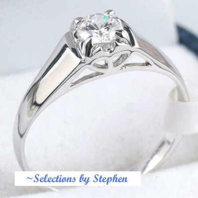 18K WHITE GOLD ON SILVER GLEAMING 1/2 CARAT SIMULATED MOISSANITE RING_SIZE 7