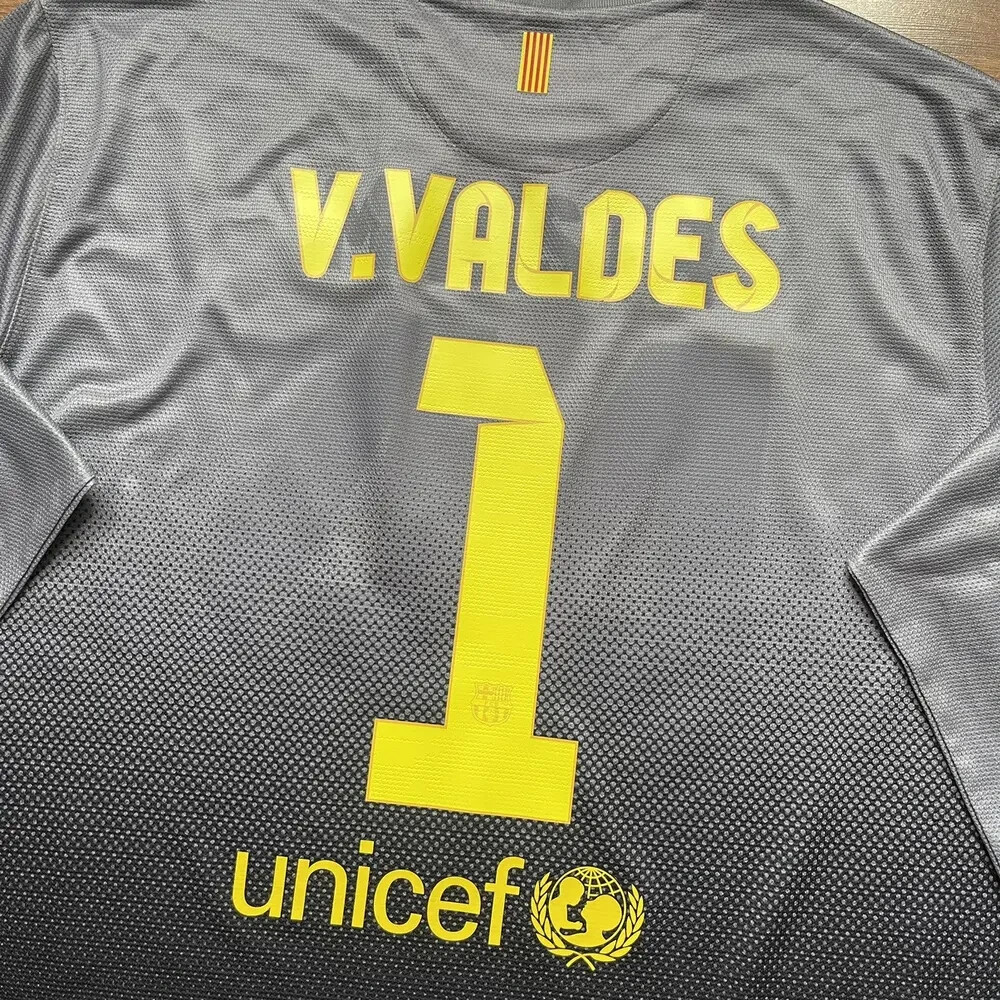 Nike FC Barcelona V. VALDES ゴールキーパーシャツ 2010/11 BARCELONA V.VALDES #1 GK SHIRT (L) NIKE | Cult Kits