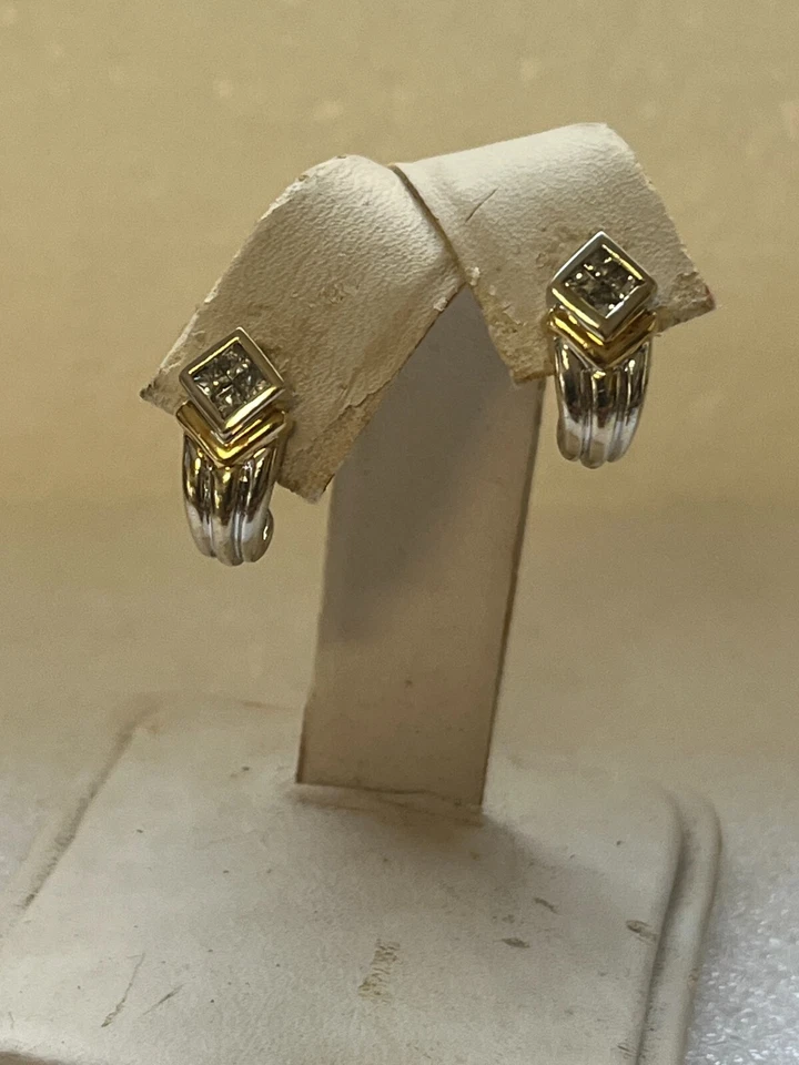 2 TONE 14K WHITE/YELLOW GOLD, PRINCESS CUT DIAMOND EARRINGS approx. .25ctw - Image 4 of 4