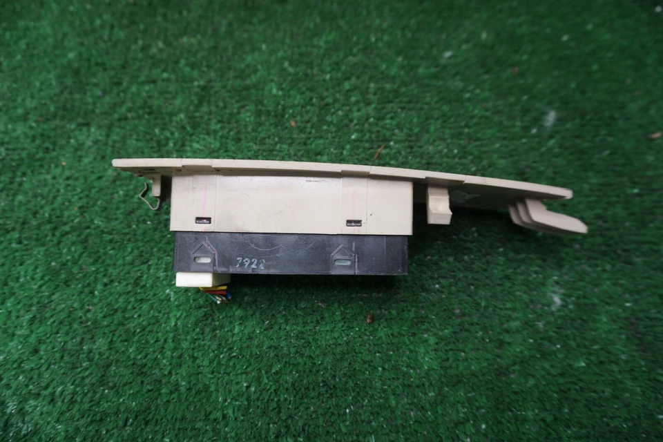 Interruptor de ventana delantero derecho Nissan Máxima 2004 2005 2006 2007 OEM 809607Y000 Foto 2 de 4