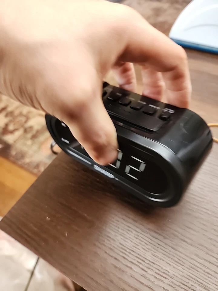 Sharp Digital Alarm Clock AccuSet Automatic Set, .9in White LED Display, SPC476 - Image 3 of 4