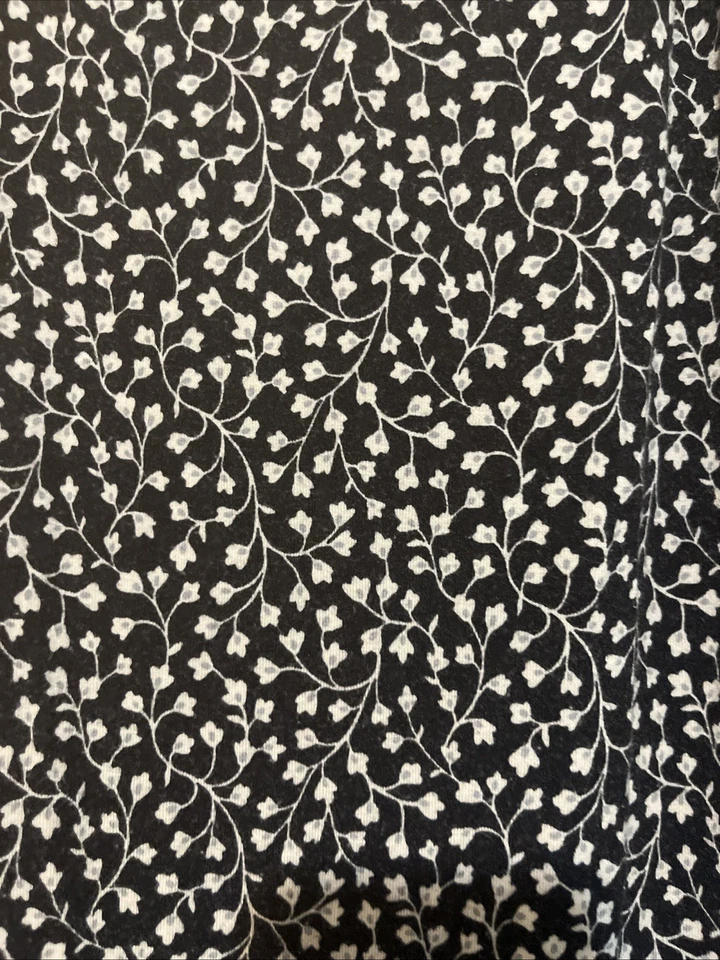 Old Navy Women's  black.white floral￼Dfess style black Ditzy  floral women’s xl - Image 3 of 4
