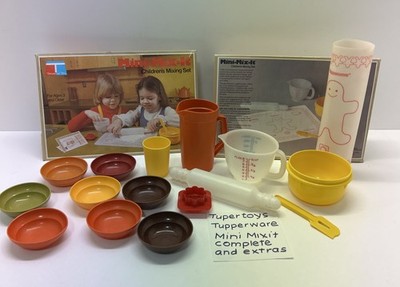 Vintage 1979 Tupperware Toys Mini Mix It Childrens Mixing Set with Box & Extras