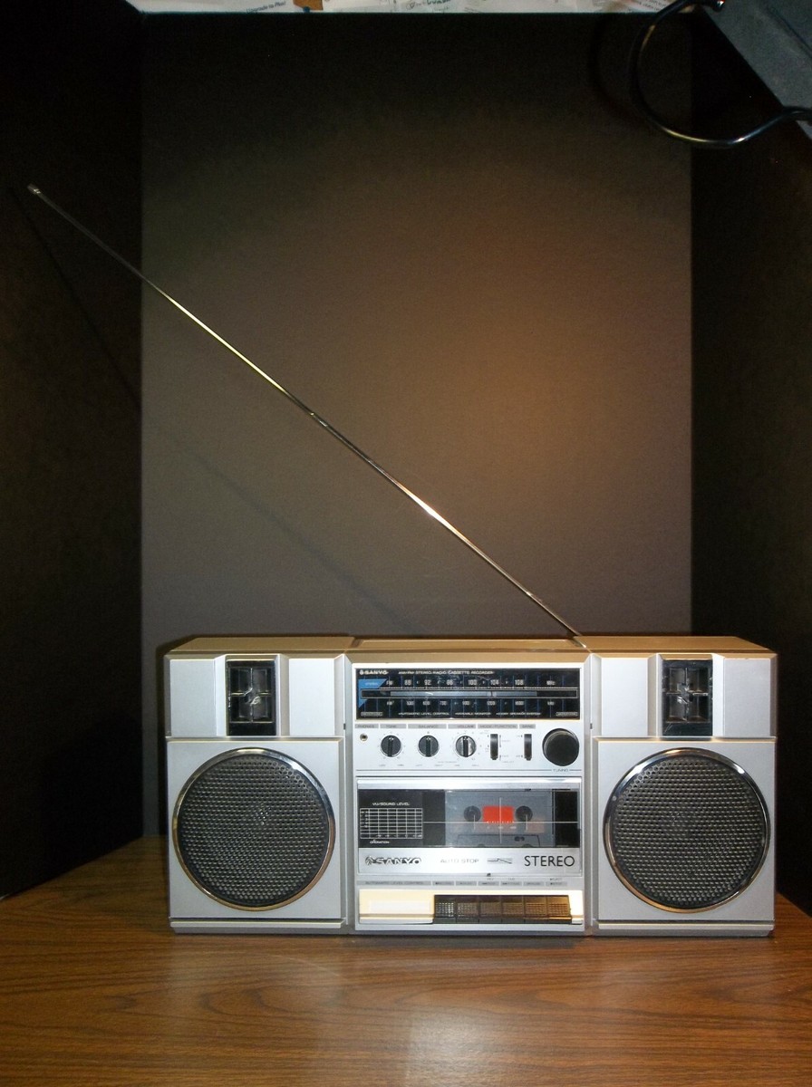 SANYO AM FM CASSETTE PORTABLE STEREO BOOMBOX GHETTO BLASTER SANYO AM FM CASSETTE PORTABLE STEREO BOOMBOX GHETTO BLASTER