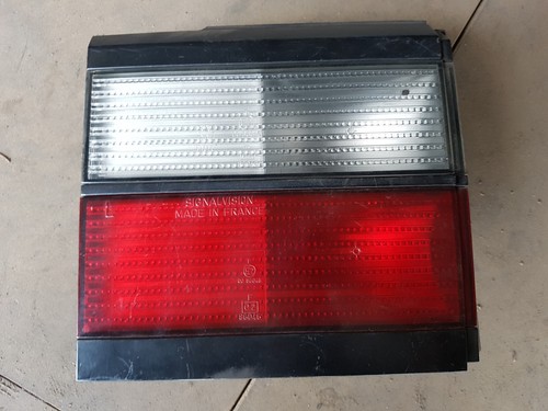 VW Passat 35i Rücklicht Rückleuchte rechts 333945259