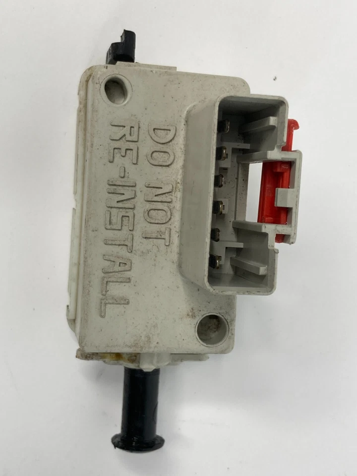 07-11 Dodge Nitro 07 08 Calibre Luz de freno Lámpara Interruptor de botón de parada 56045043AG Foto 3 de 4