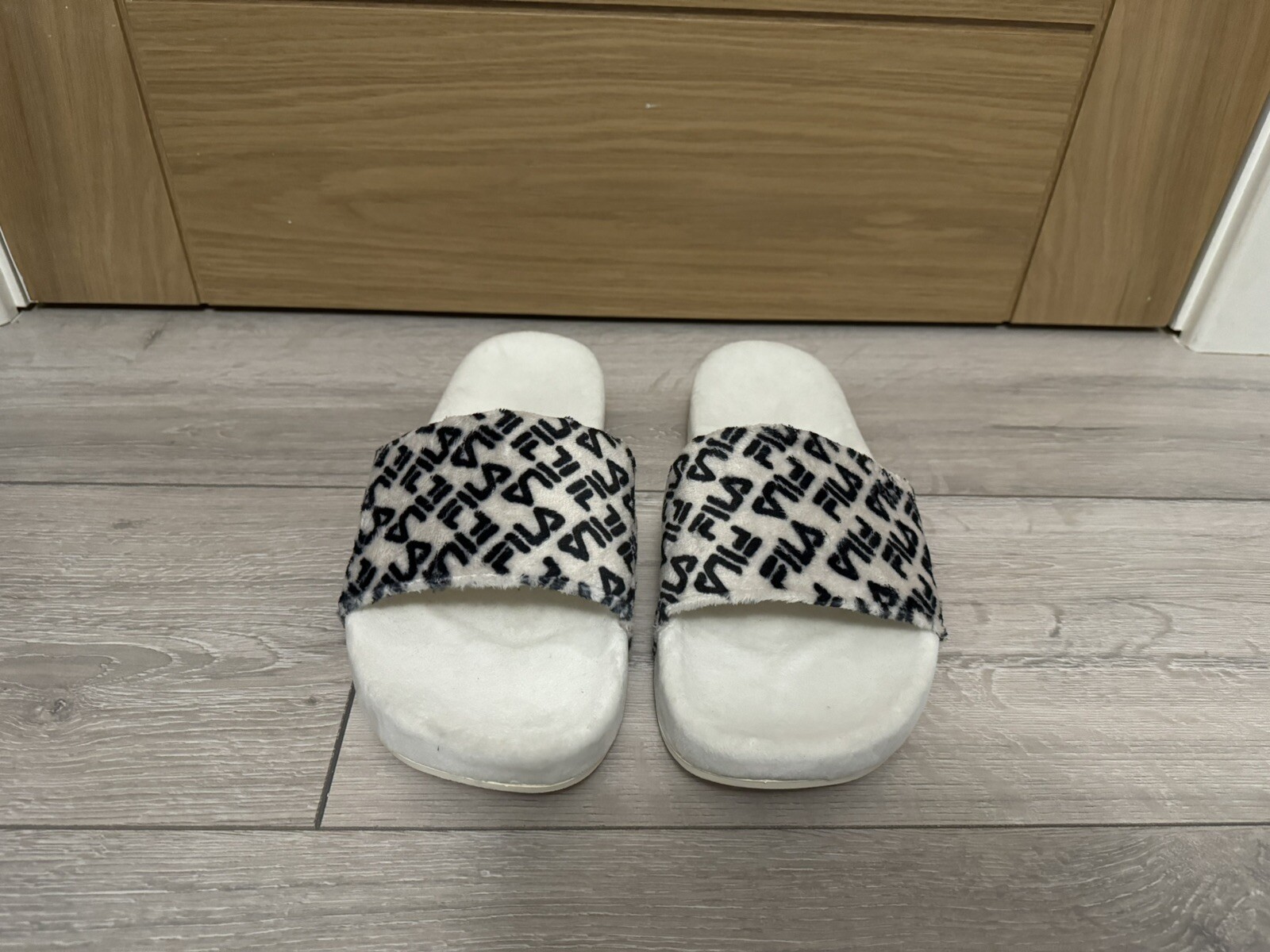 Fila Drifter Fluff Slides Taglia UK 8 Consegna Rapida ?✅