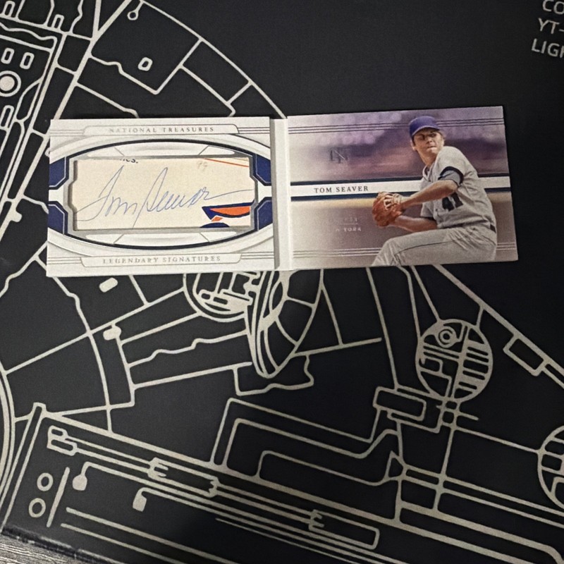 2022 National Treasures Tom Seaver Legendary Signatures Booklet Cut Auto /10! 