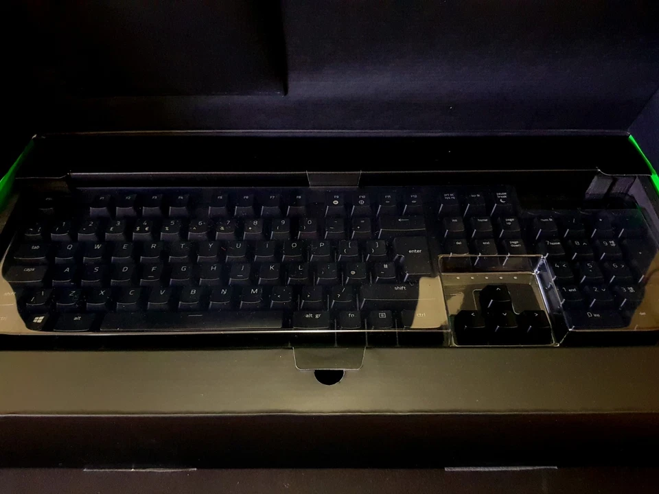 Razer Huntsman Elite Keyboard - Good Condition - customizable RGB lighting - Image 3 of 4