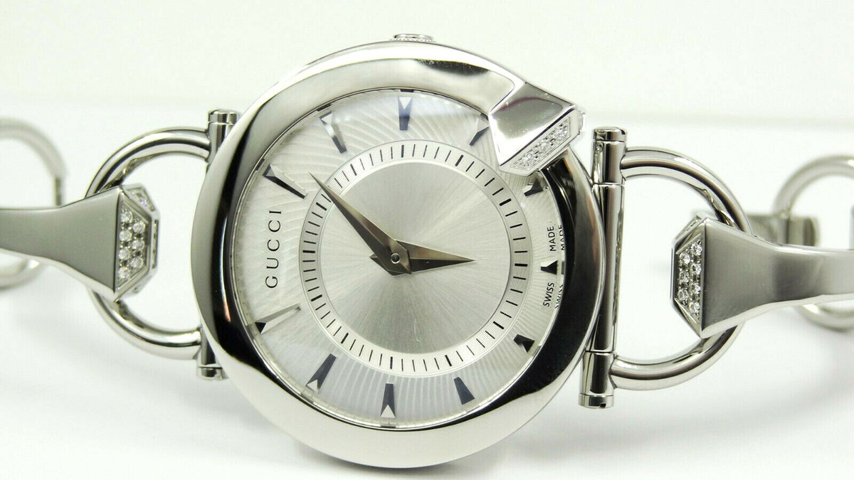 GUCCI グッチ キオド デイト 122.5 クォーツ Gucci 122 Series Chiodo Helical Dial Diamond Accented Silver Tone