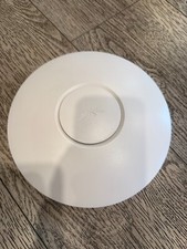 UBIQUITI UNIFI AP Long Range Access Point w/ mounting plate