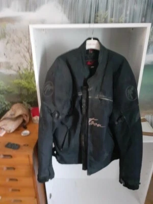 blouson moto coqué doublure legerement brulé en bas de marque mitsou taille XXL - Photo 1/2