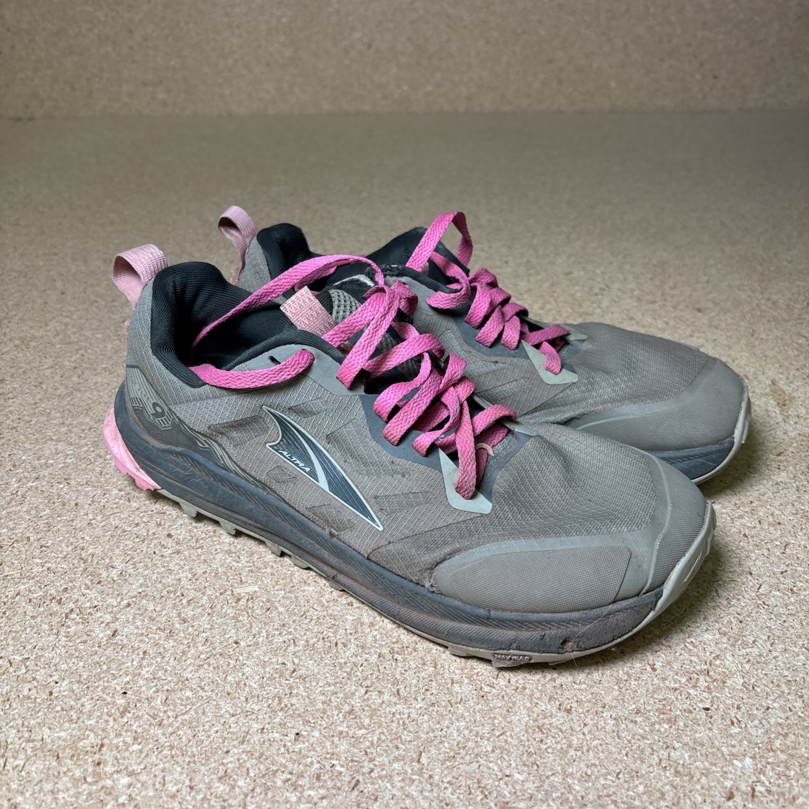 Women's Altra Lone Peak 9 GTR Trail Running Shoes Size 10.5 Gray Pink