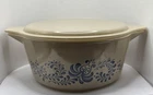 Vintage Pyrex 2 1/2qt. Casserole Dish with Matching Lid, Homestead Pattern. NICE